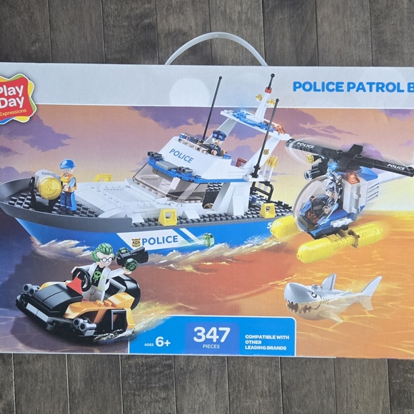 Police Patrol Boat Building Set - Picture 2 of 3
